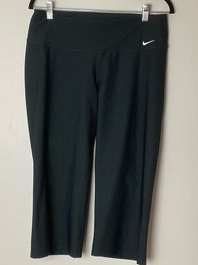 Nike Black Capri Dri-Fit Workout Leggings Athletic Outdoors Gorpcore Medium